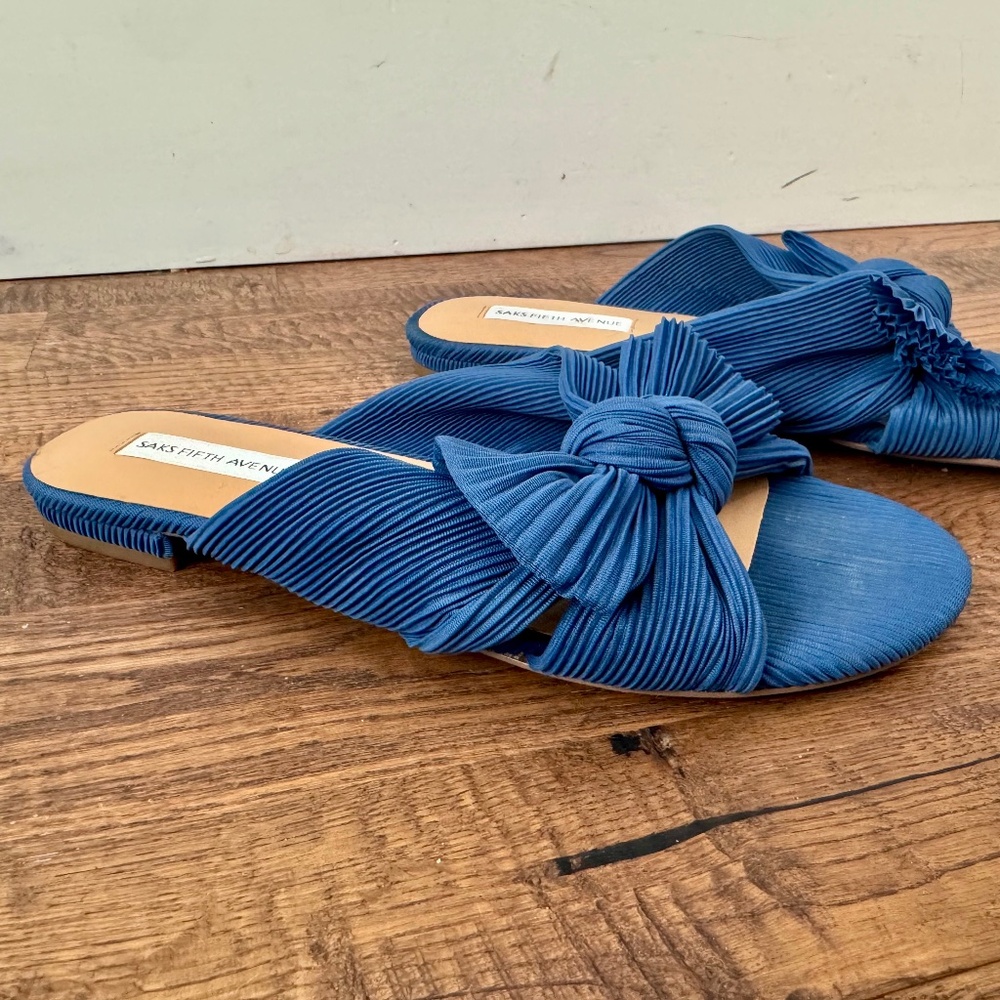 Saks Fifth Avenue Blue Pleated‎ Bow Sandals Flats Women's Size 6.5 M